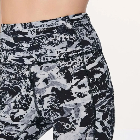 Lululemon sz 2 Fast & Free 7/8 Tight II Nulux 25"
Interlaced Starlight Black EUC - Picture 6 of 12